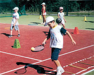 děti na tenisové tréninku